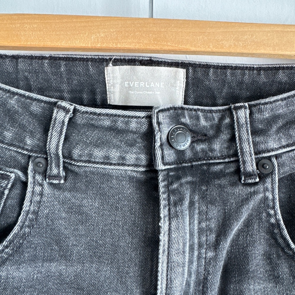 Everlane Dark “The Curvy Cheeky Jean” in Dark Grey